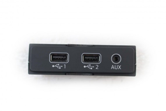 AUDI A4 A5 Q5 PORT USB PRZYŁĄCZE AUX 8W0035736 8W0 035 736 8W 80A R8 8S PANEL WEJŚCIE 8W0035736 8W0035736 8W0035736 8W0035736