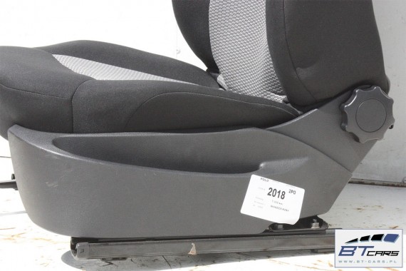 VW POLO FOTELE KOMPLET FOTELI siedzeń siedzenia tapicerka 6R 6R3 6R0 3-drzwiowy welur w kolorze czarno-szarym