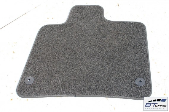 AUDI Q7 DYWANIKI WYCIERACZKI PODŁOGI 4L1863691 4L1 863 691 Kolor: M22 - CZARNY/ZIELEŃ BORNEO 4L 4L1863691 4L1863691 4L1863691